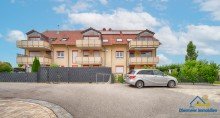 1,25 % inkl. MwSt. des Kaufpreises nach notarieller Beurkundung. Elegante 3-Zimmer-Wohnung mit Aufzug, Balkon und edler Innenausstattung