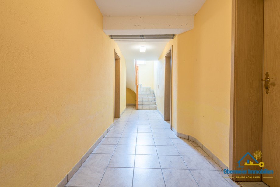 xKellerflur Dachgeschosswohnung Mintraching
