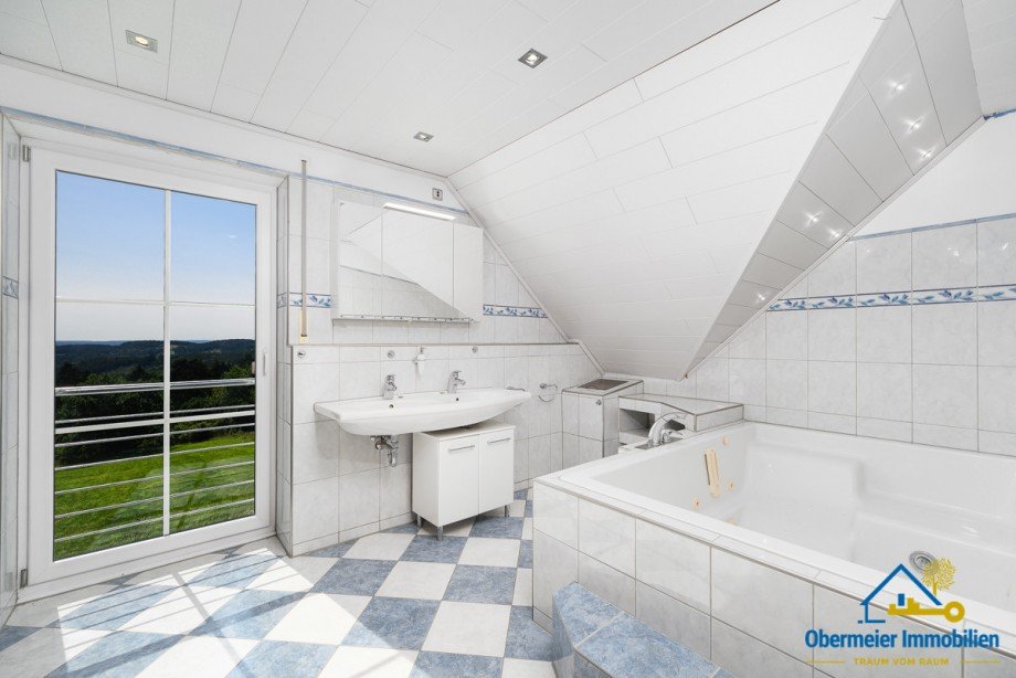 Bad Einfamilienhaus Bernhardswald / K�rn