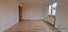 Wohnen/Essen Renovierte 2-Zimmer-Mietwohnung mit Loggia und Duplex-Stellplatz
