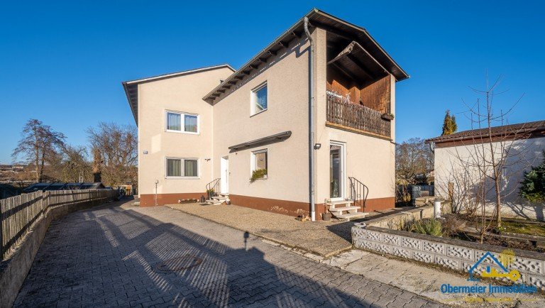 Hausansicht Saal an der Donau Zweifamilienhaus Modernisiertes Zweifamilienhaus mit Garten und Doppelgarage. F�r Kapitalanleger geeignet!