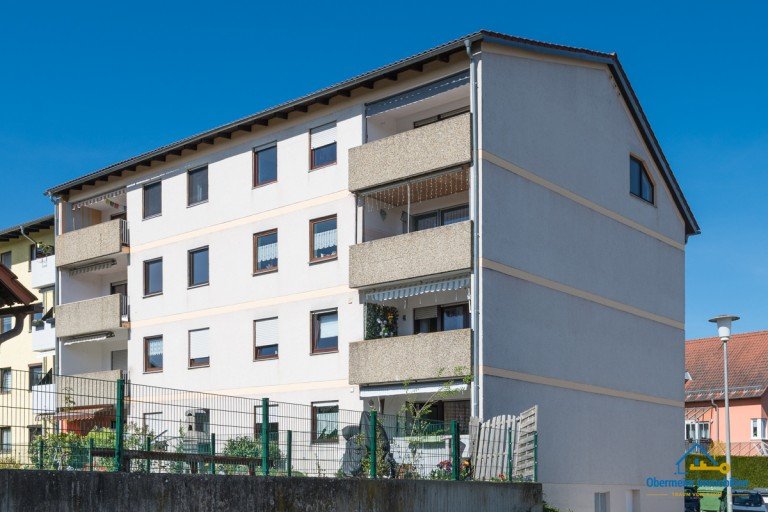 xAu�enansicht Regenstauf / Steinsberg Erdgeschosswohnung Stilvolle Erdgeschosswohnung mit Loggia & Garten in ruhiger Lage