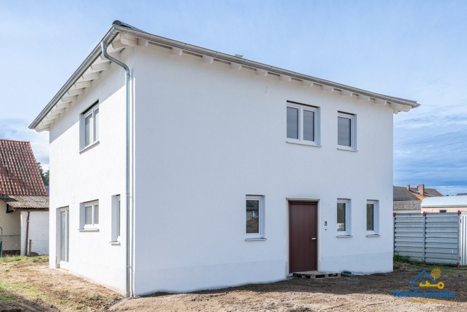 Hausansicht Einfamilienhaus Bodenw�hr