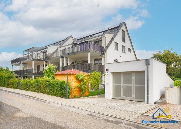 Hausansicht Ingolstadt Maisonettewohnung Neuwertige 3 Zimmer-Maisonetten-Wohnung mit 2 Balkonen und TG-Stellplatz