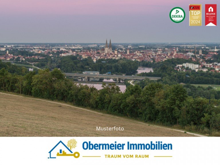 Musterfoto Regensburg Haus Zwischen Tradition und Moderne: Wohn- und Gesch�ftareal im Zentrum Regensburgs